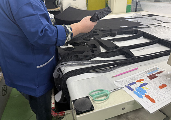 裁断と縫製を一貫して請け負っておりますので、製品のコストカットにつながります